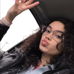 Meet your Posher, Jazmine